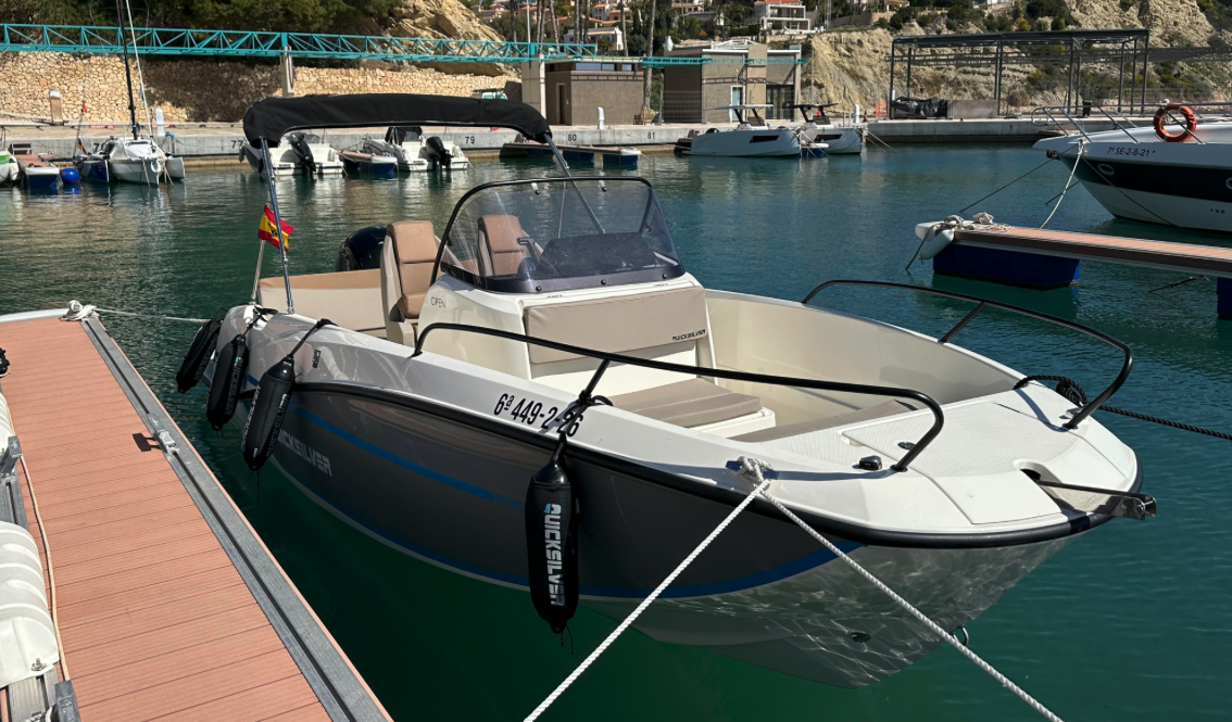 Quicksilver 605 open